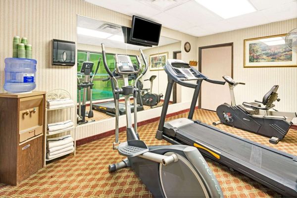 BAYMONT SUITES LAWRENCE (Lawrence)